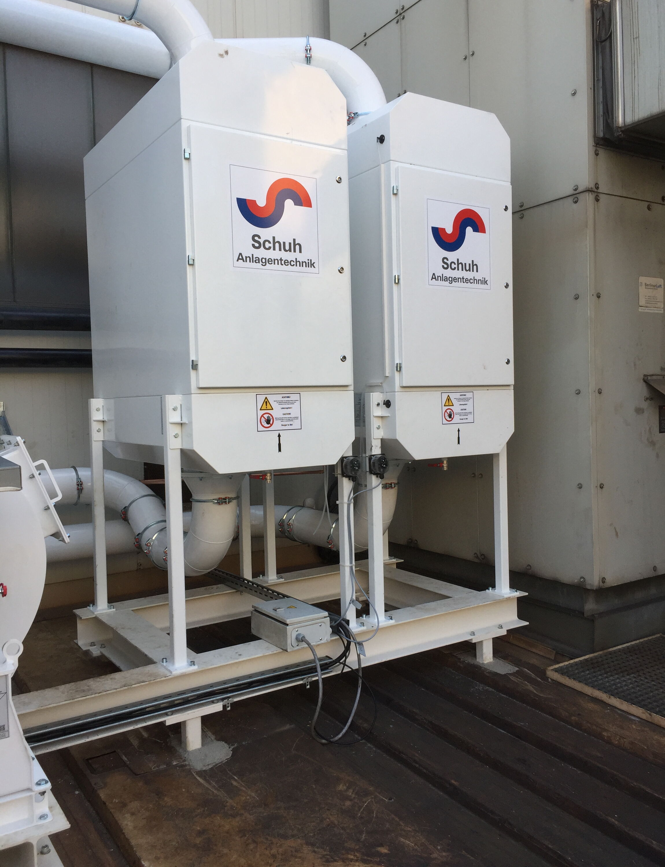 Moderne Absauganlage für Emulsionsnebel und Dunst bei Speira GmbH in Neuss - 4-stufiges Filtersystem von Schuh Anlagentechnik